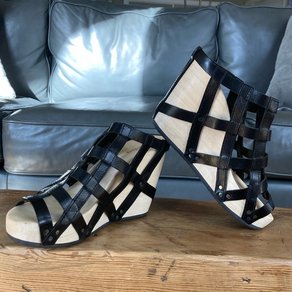 TRIPPEN BLACK SHOE